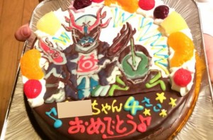 仮面ライダーネクロムとディープスペクターケーキ