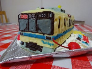 小田急8000形電車ケーキと北陸新幹線とグランクラスのシート立体ケーキ