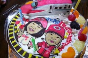 スーパーこまちと似顔絵のケーキ
