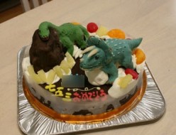 恐竜立体ケーキ