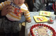 １歳のお誕生祝い、似顔絵ケーキ