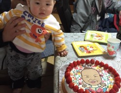 １歳のお誕生祝い、似顔絵ケーキ