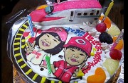 似顔絵と秋田新幹線こまちケーキ