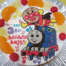 アンパンマンとトーマスイラストケーキ