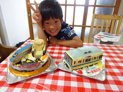 小田急8000形電車ケーキと北陸新幹線とグランクラスのシート立体ケーキ