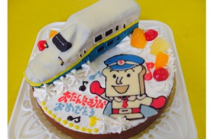 新幹線MAXと食パンマンケーキ