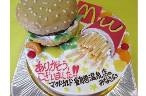 マックバーガーとポテトのケーキ