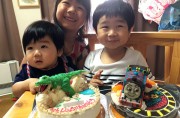 恐竜とトーマスケーキ