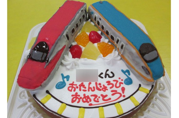 新幹線こまちとかがやき立体ケーキ ｵﾘｼﾞﾅﾙｹｰｷ おぐに 電車 車 ｷｬﾗｸﾀｰ 似顔絵ｹｰｷ宅配通販