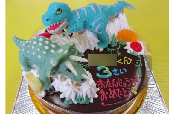 ティラノサウルスとトリケラトプス恐竜立体ケーキ ｵﾘｼﾞﾅﾙｹｰｷ おぐに 電車 車 ｷｬﾗｸﾀｰ 似顔絵ｹｰｷ宅配通販