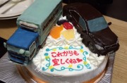 クラウンとトラック立体二台のせケーキ