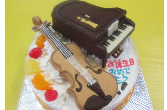 ピアノとバイオリン立体のせケーキ ｵﾘｼﾞﾅﾙｹｰｷ おぐに 電車 車 ｷｬﾗｸﾀｰ 似顔絵ｹｰｷ宅配通販