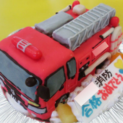 消防車立体ケーキ