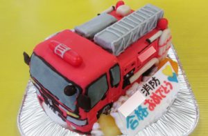 消防車立体ケーキ