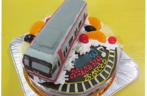 電車立体ケーキ