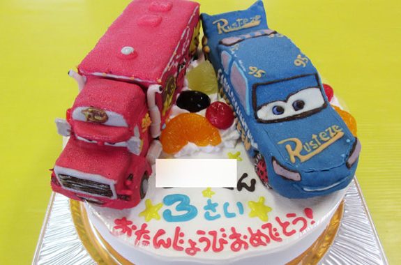 カーズのマックとライトニングマックイーン ファビュラスタイプ 立体ケーキ ｵﾘｼﾞﾅﾙｹｰｷ おぐに 電車 車 ｷｬﾗｸﾀｰ 似顔絵ｹｰｷ宅配通販