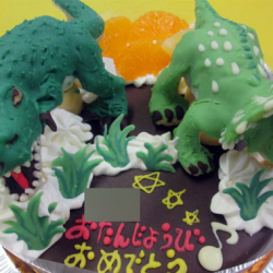 ティサノサウルスとトリケラトプス恐竜立体ケーキ