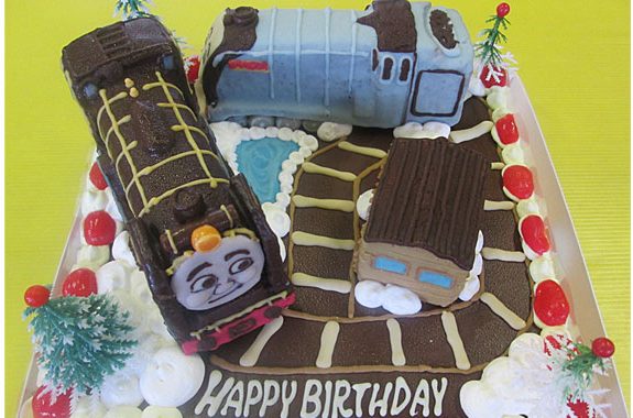 トーマスの仲間ヒロとスペンサー立体ケーキ ｵﾘｼﾞﾅﾙｹｰｷ おぐに 電車 車 ｷｬﾗｸﾀｰ 似顔絵ｹｰｷ宅配通販
