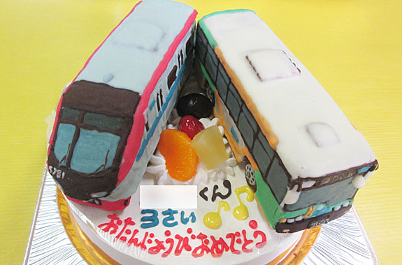 都営バスと京王ライナー電車立体ケーキ ｵﾘｼﾞﾅﾙｹｰｷ おぐに 電車 車 ｷｬﾗｸﾀｰ 似顔絵ｹｰｷ宅配通販