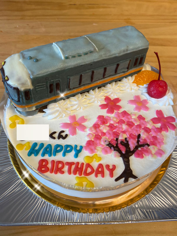 ワイドビューふじかわ電車と桜のケーキ