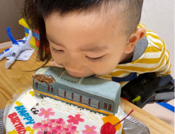 ワイドビューふじかわ電車と桜のケーキ