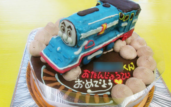 流線型トーマス立体ケーキ ｵﾘｼﾞﾅﾙｹｰｷ おぐに 電車 車 ｷｬﾗｸﾀｰ 似顔絵ｹｰｷ宅配通販