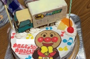 ヤマトトラックとアンパンマンのケーキ