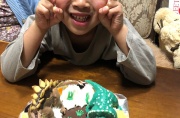 ステゴサウルスとトリケラトプス恐竜ケーキ