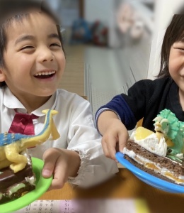 トリケラトプスとアンキロサウルス恐竜ケーキ