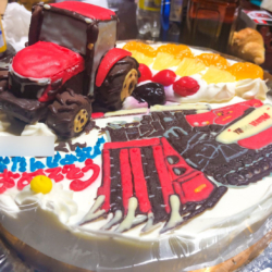トラクターとコンバインケーキ