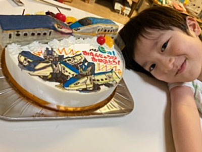 新幹線かがやきとつばさ立体 シンカリオンe7 かがやき シンカリオンe3 つばさ イラストケーキ ｵﾘｼﾞﾅﾙｹｰｷ おぐに 電車 車 ｷｬﾗｸﾀｰ 似顔絵ｹｰｷ宅配通販