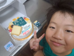 北海道白い恋人お菓子の乗ったケーキ