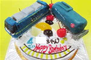 桃太郎電車とタンク車立体のせケーキ