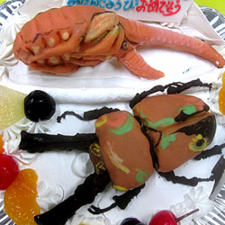 ヘラクレスオオカブトとギラファノコギリクワガタケーキ