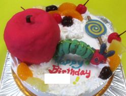 はらぺこあおむしケーキ