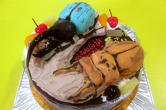 ヘラクレスリッキーブルーとオウゴンオニクワガタ立体ケーキ