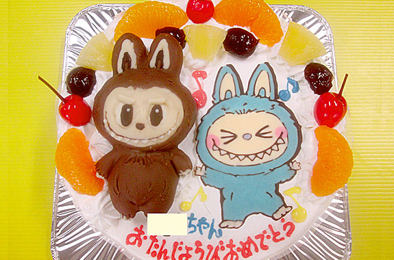 ラブブ立体とラブブイラストのケーキ