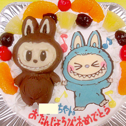ラブブ立体とラブブイラストのケーキ