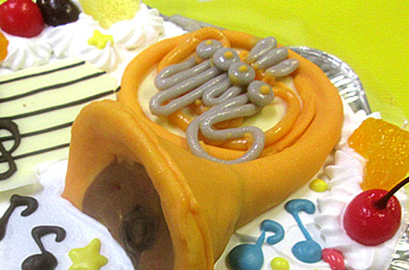 ホルン立体ケーキ