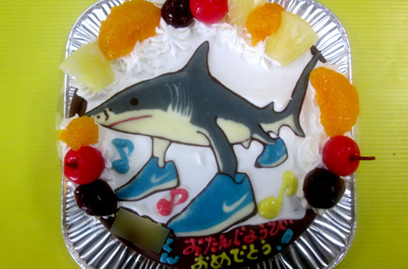 トララレロトララライラストケーキ