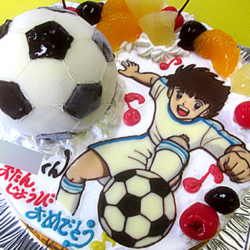サッカーボール立体とアニメのケーキ
