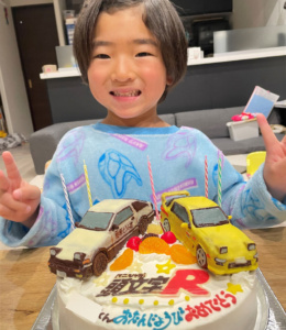 頭文字DのトヨタAE8６とFD RX-7の立体ケーキ