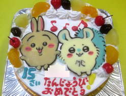 ちいかわのうさぎとモモンガケーキ