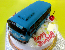 ちびっこバスタヨ立体ケーキ