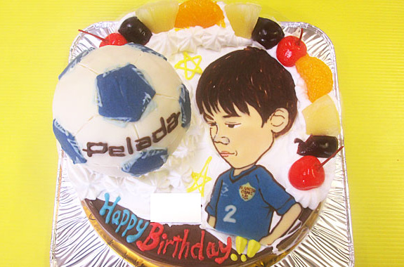 サッカーボール立体と似顔絵のケーキ