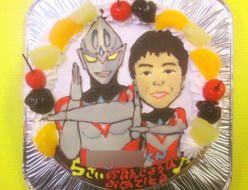 ウルトラマンと似顔絵のケーキ
