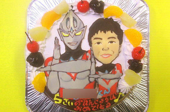 ウルトラマンと似顔絵のケーキ