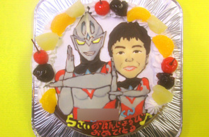 ウルトラマンと似顔絵のケーキ